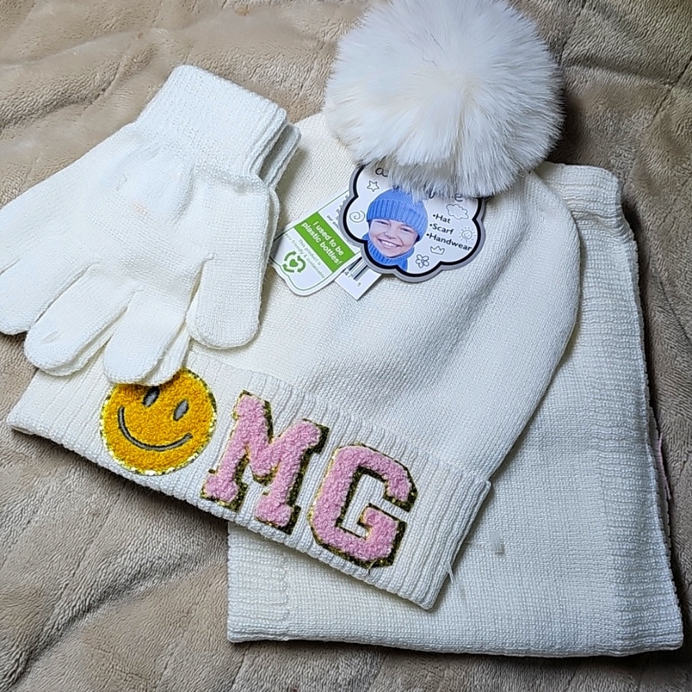 *flawed* Angel Face Sparky White Beanie Hat Scarf & Glove Gift Set Size 4-6x H12
